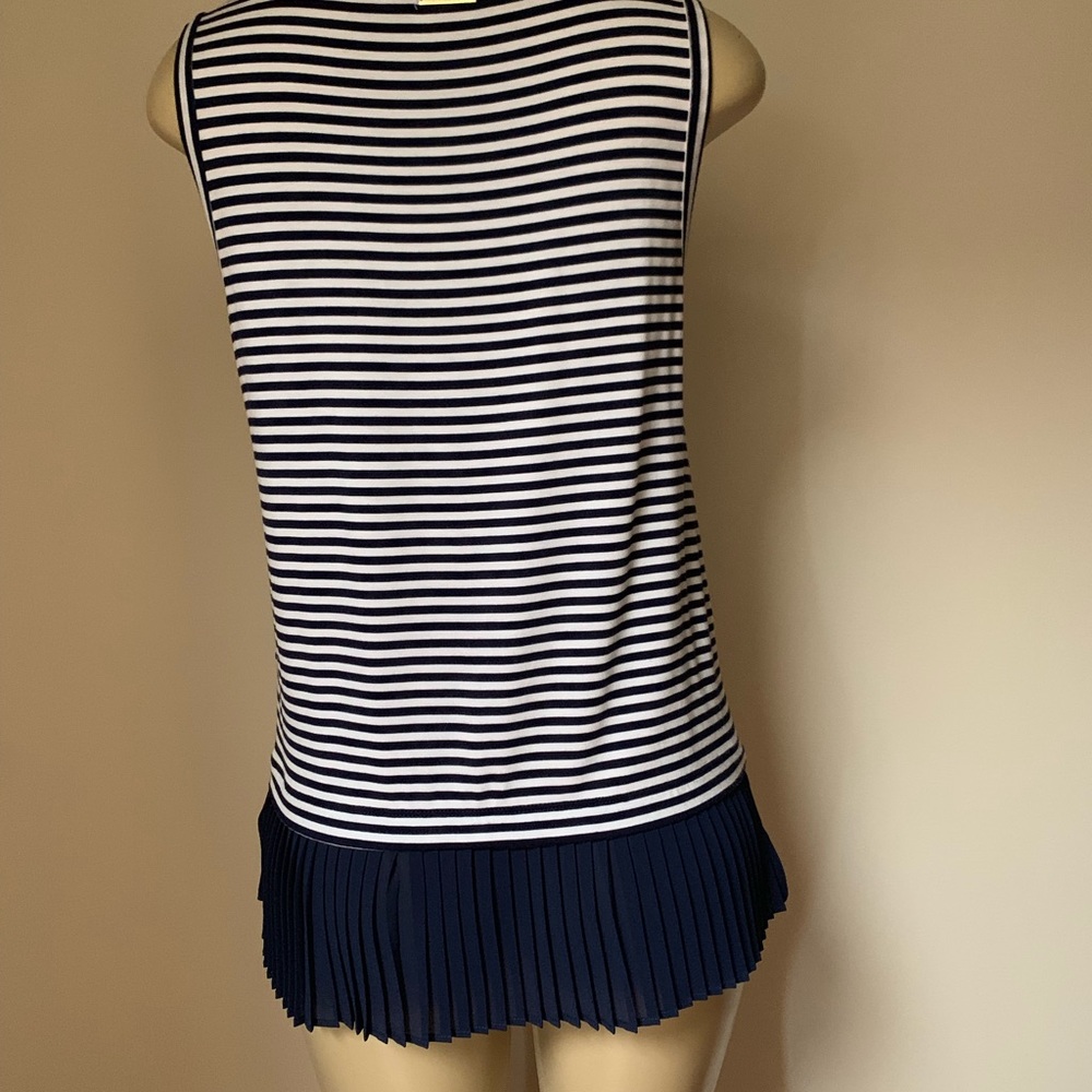 Tops - Picture 3 of 5